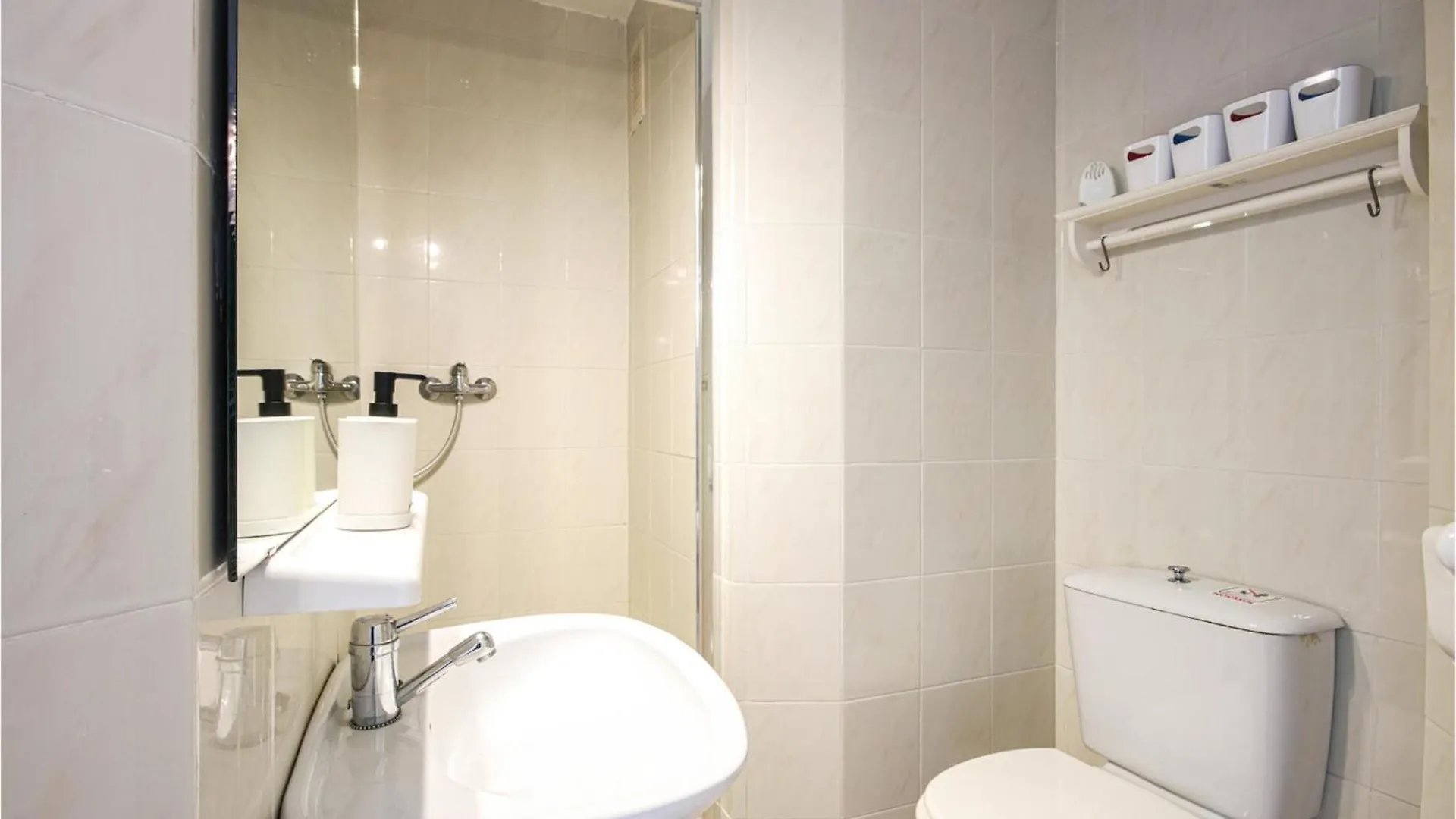 Cozy Apartment In Mijas Costa With Kitchen Sitio de Calahonda