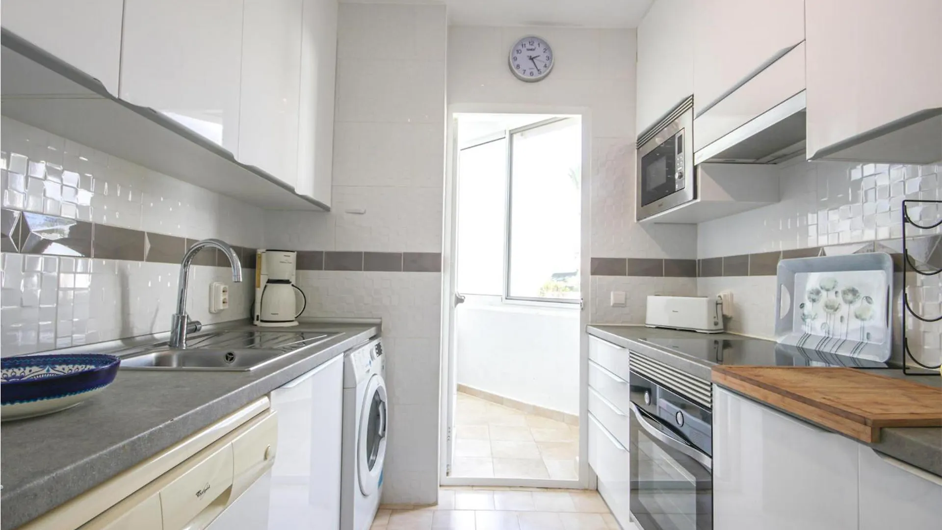 Cozy Apartment In Mijas Costa With Kitchen Sitio de Calahonda